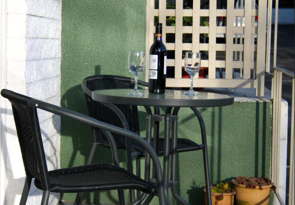 12 White Star Motel Тимару Номер фото